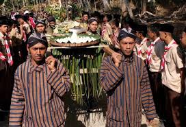 Balik ke Akar: Kenapa Pendidikan Karakter Modern Perlu 'Contekan' dari Kearifan Lokal?